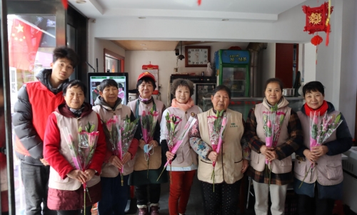 传递城市温度 弘扬雷锋精神——检测学院志愿者助力市慈善总会“爱心助餐”项目