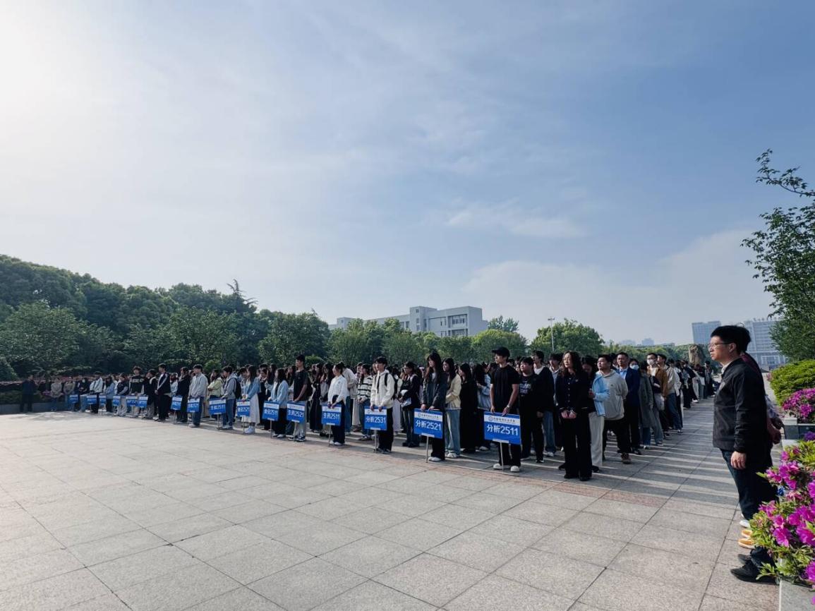 弘扬劳动精神 践行质量担当——生物医药与检验检测学院举行劳动节主题升旗仪式暨系列活动启动仪式